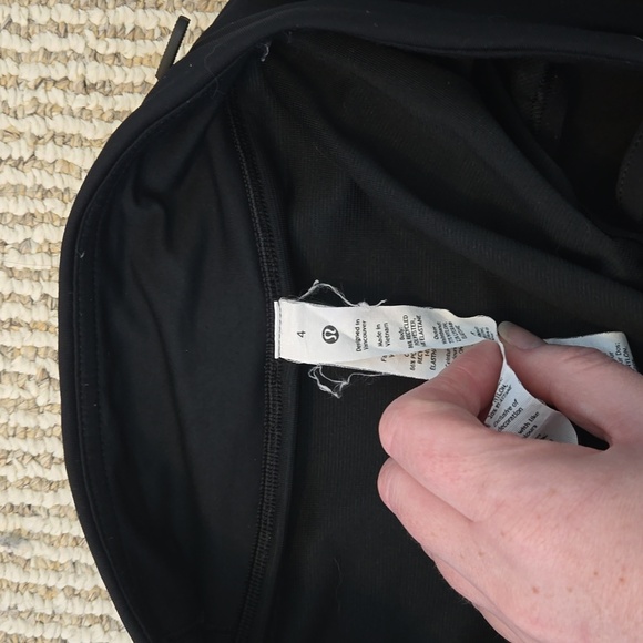 Lululemon Speed Up Shorts - Picture 6 of 7